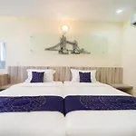 Oyo 90975 Atta Hotel