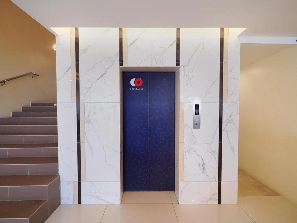 Hotel Oyo 90975 Atta 2*